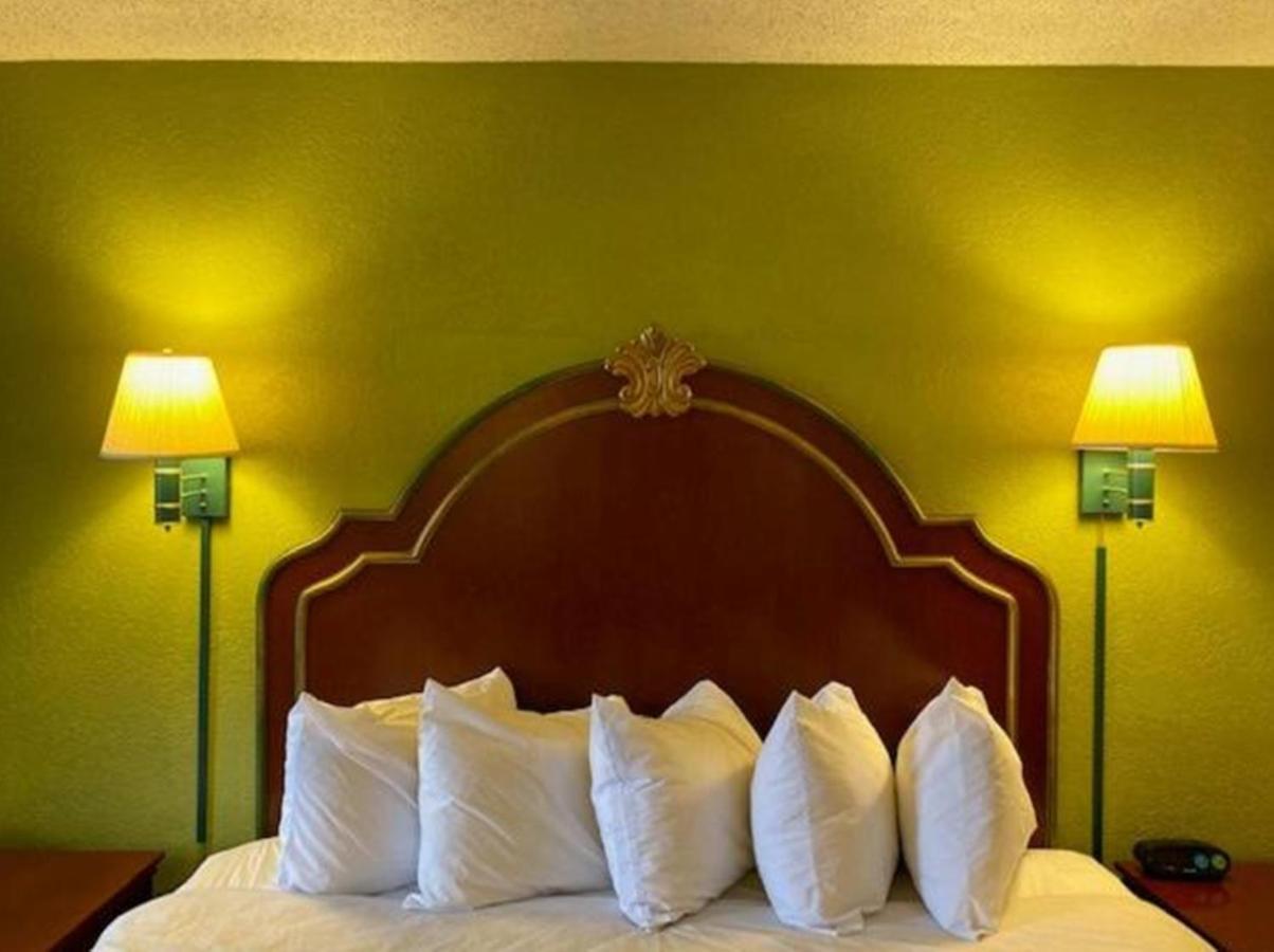 ทราเวลลอดจ์ บาย วินด์แฮม เซลเลอร์สเบิร์ก / หลุยส์วิลล์ นอร์ท Hotel Sellersburg ภายนอก รูปภาพ