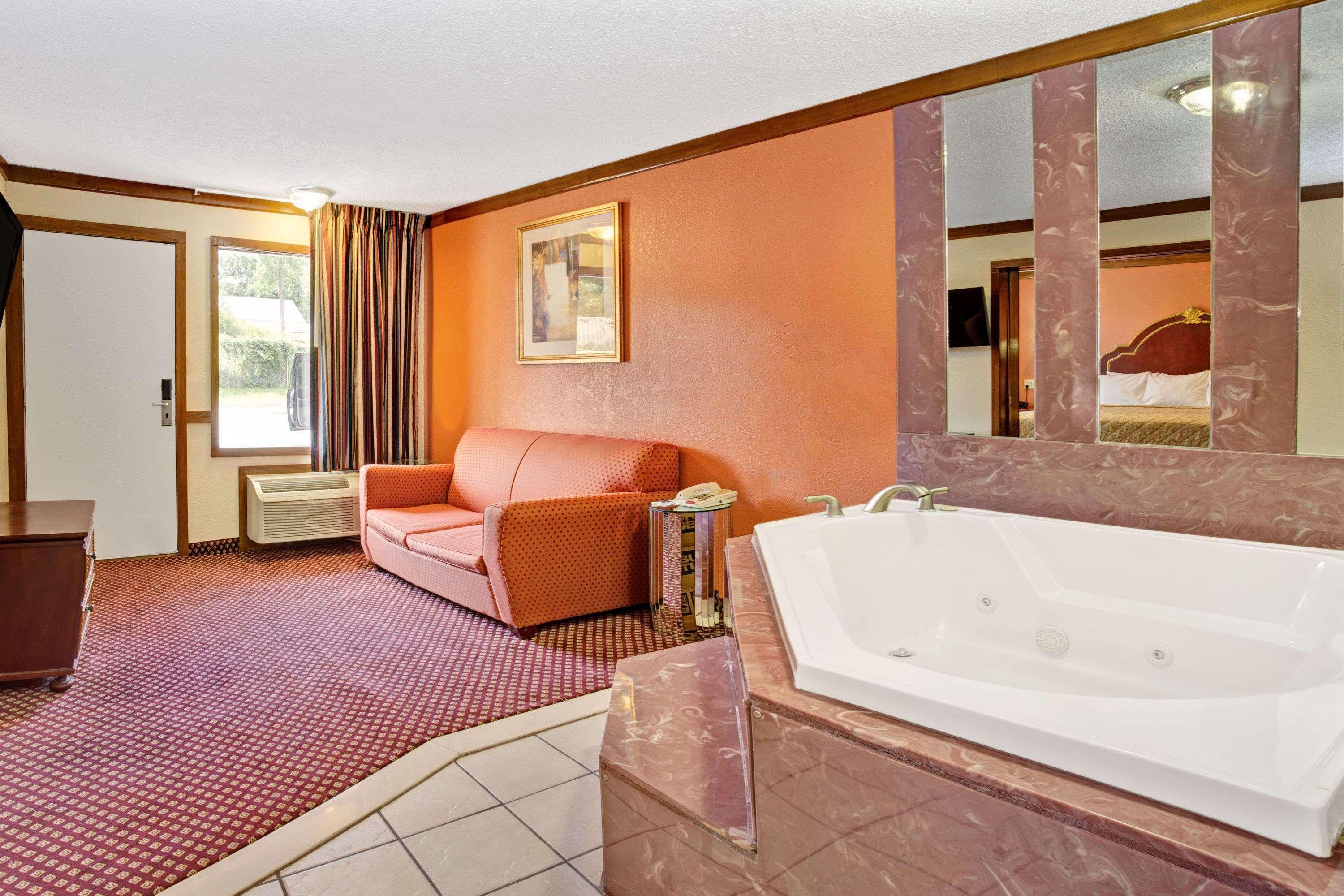 ทราเวลลอดจ์ บาย วินด์แฮม เซลเลอร์สเบิร์ก / หลุยส์วิลล์ นอร์ท Hotel Sellersburg ภายนอก รูปภาพ