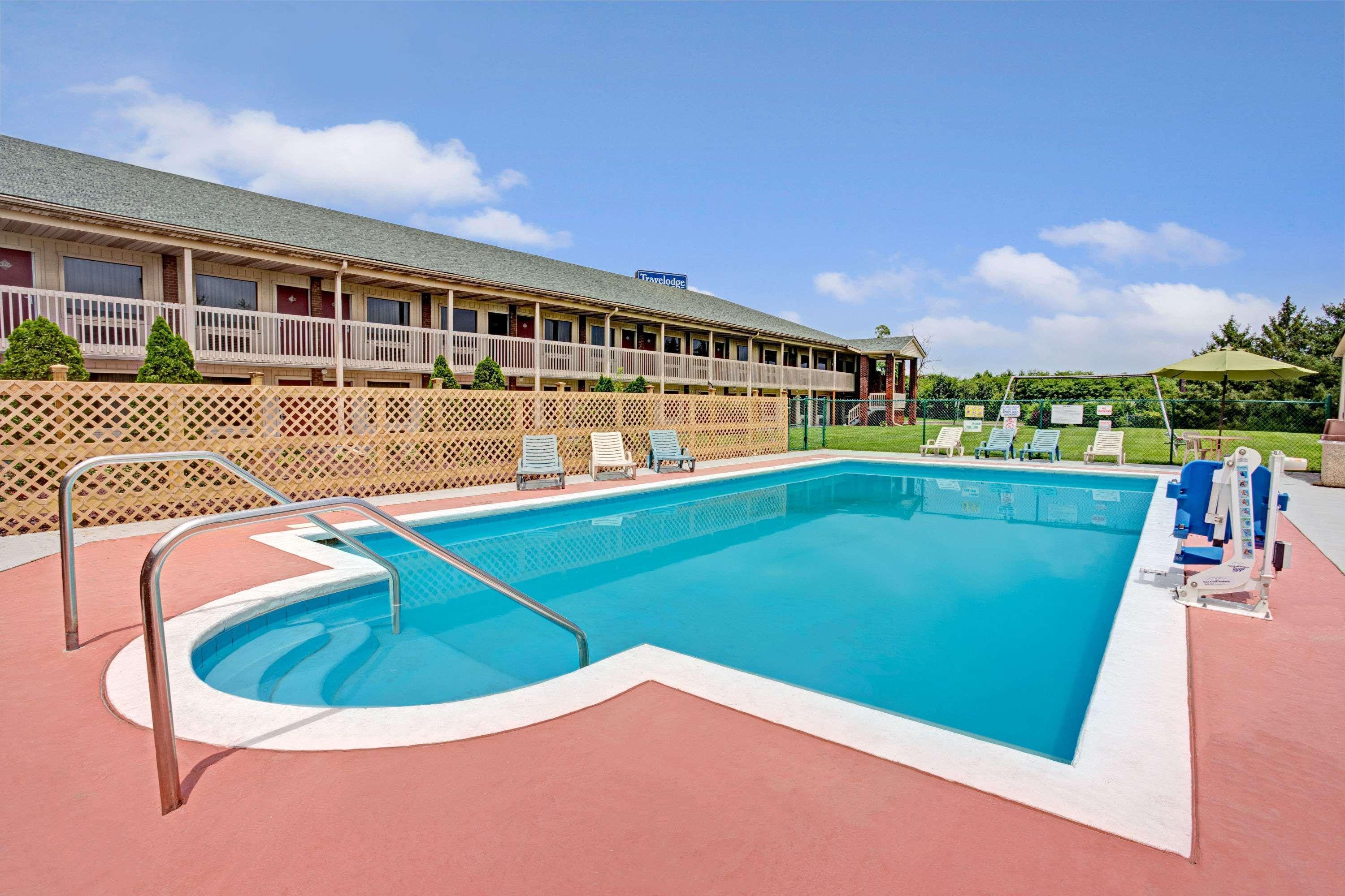 ทราเวลลอดจ์ บาย วินด์แฮม เซลเลอร์สเบิร์ก / หลุยส์วิลล์ นอร์ท Hotel Sellersburg ภายนอก รูปภาพ