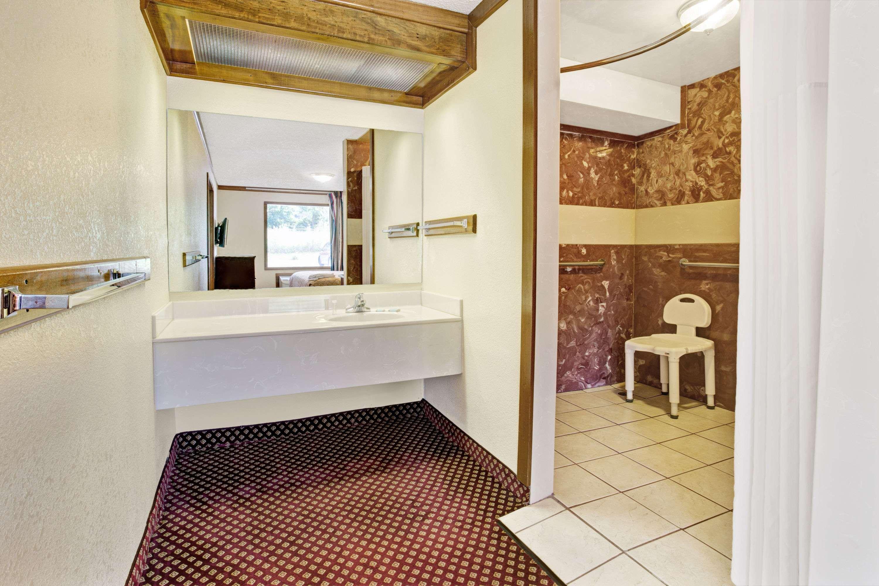 ทราเวลลอดจ์ บาย วินด์แฮม เซลเลอร์สเบิร์ก / หลุยส์วิลล์ นอร์ท Hotel Sellersburg ภายนอก รูปภาพ