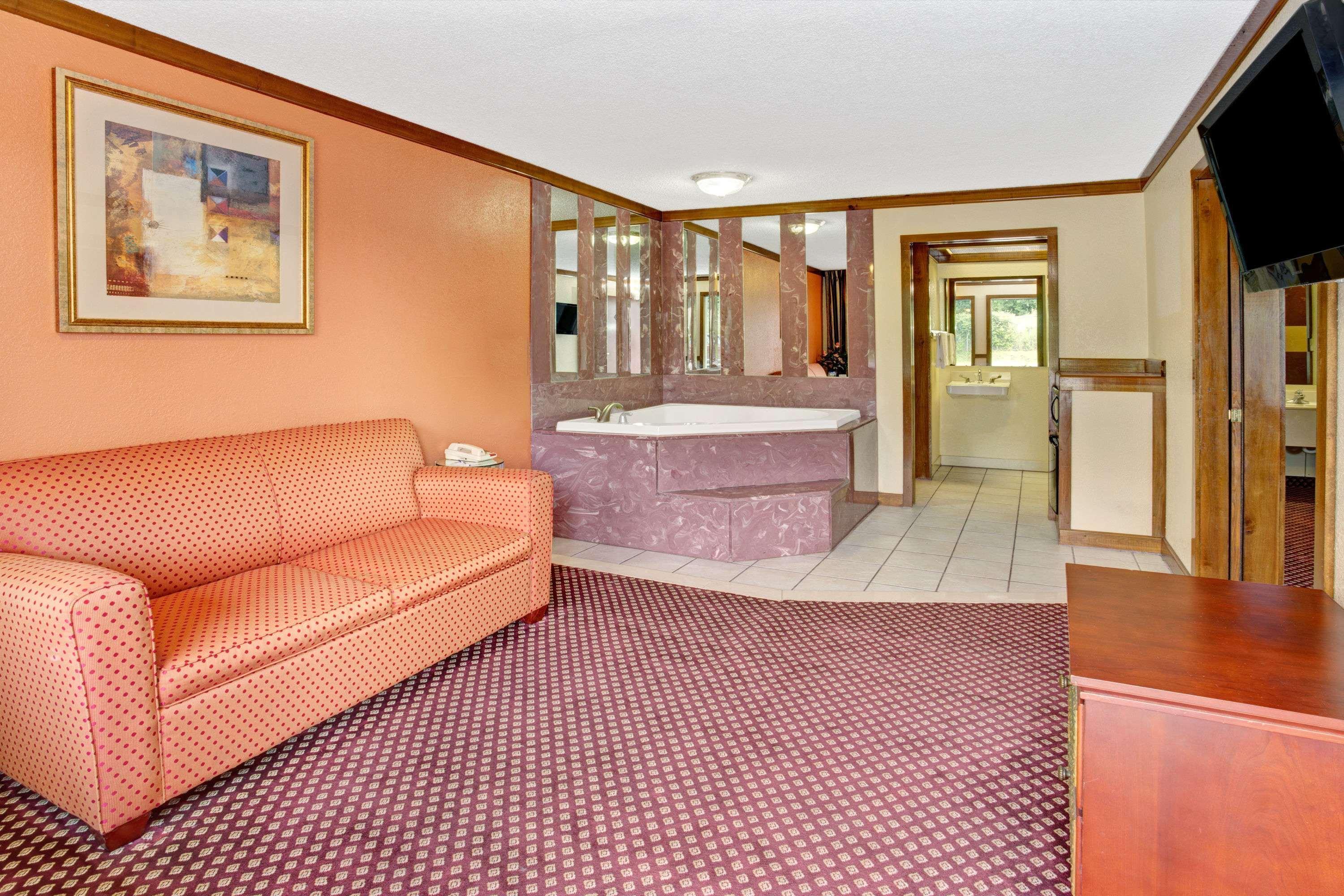 ทราเวลลอดจ์ บาย วินด์แฮม เซลเลอร์สเบิร์ก / หลุยส์วิลล์ นอร์ท Hotel Sellersburg ภายนอก รูปภาพ