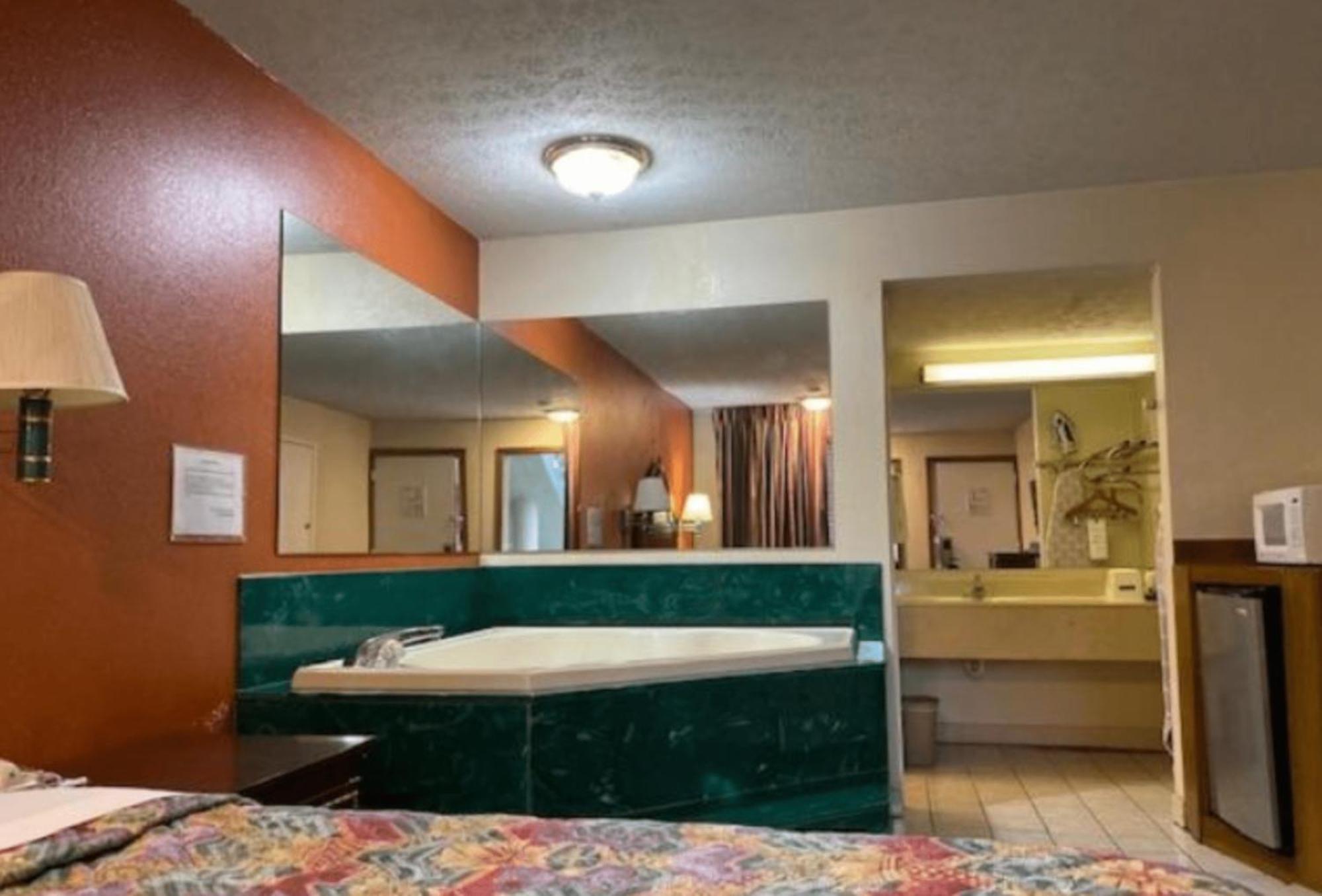 ทราเวลลอดจ์ บาย วินด์แฮม เซลเลอร์สเบิร์ก / หลุยส์วิลล์ นอร์ท Hotel Sellersburg ภายนอก รูปภาพ